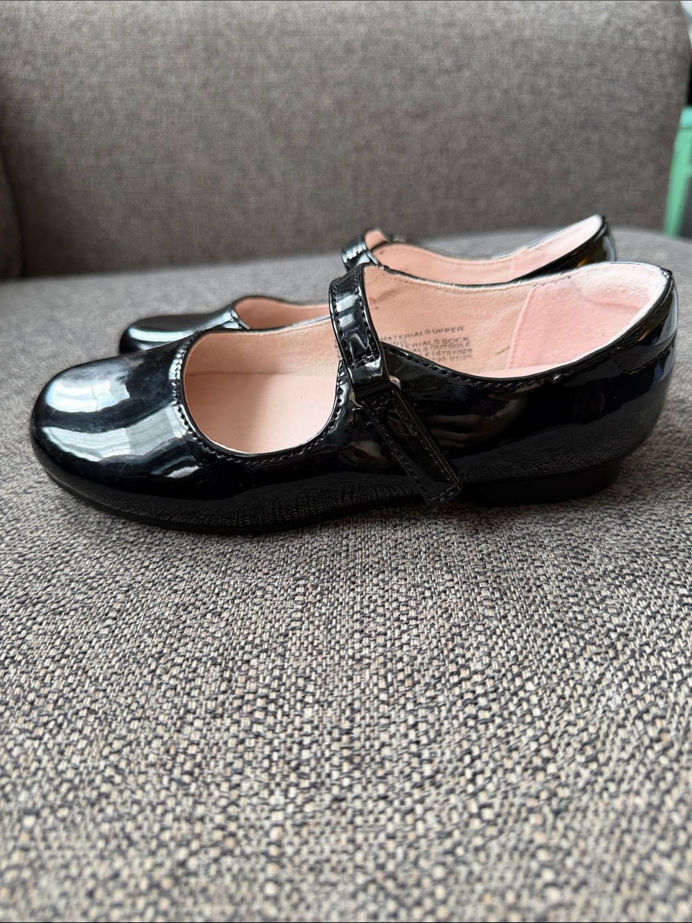 Cat & Jack Black Patent Mary Jane Shoes, size 11